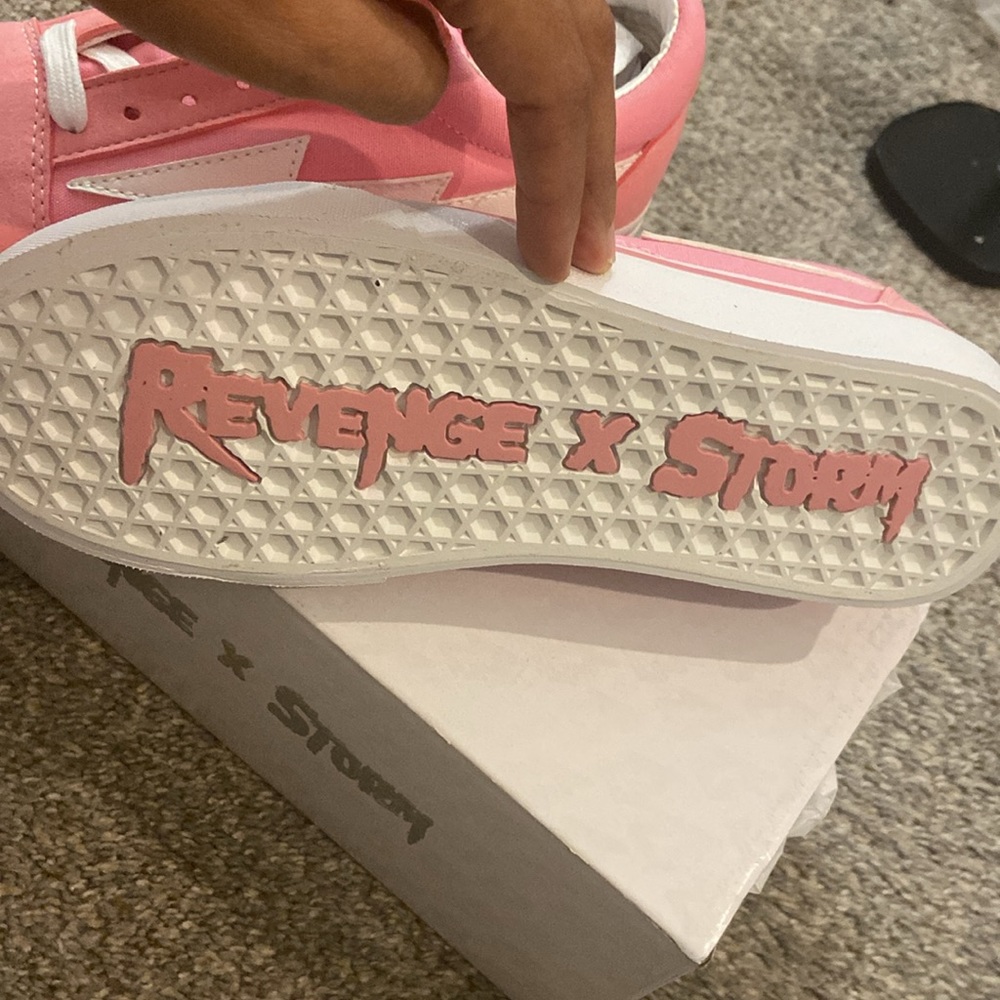 Revenge x Storm Vans LA Pink
size 6 - Picture 4 of 9
